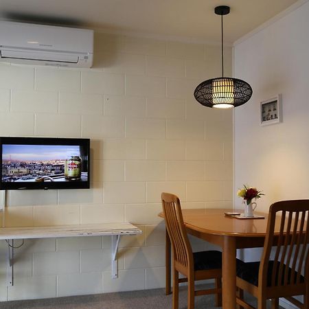 Papakura Motor Lodge & Motel ภายนอก รูปภาพ