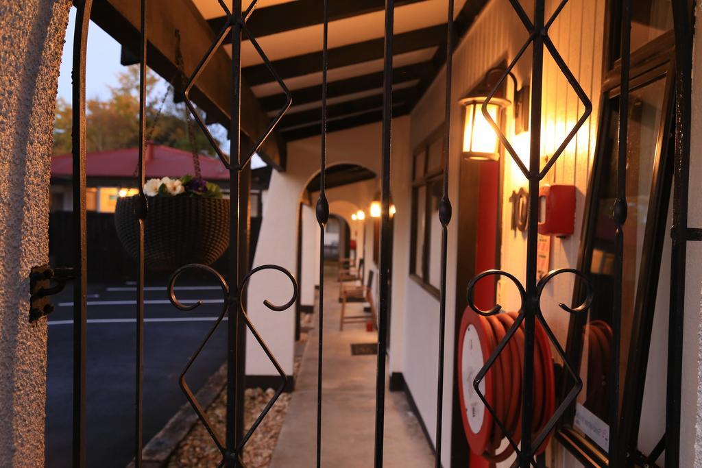 Papakura Motor Lodge & Motel ภายนอก รูปภาพ
