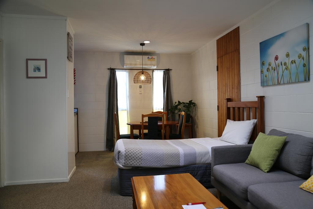 Papakura Motor Lodge & Motel ภายนอก รูปภาพ