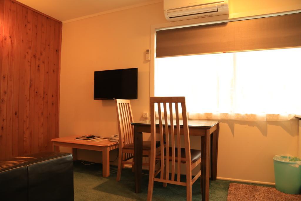 Papakura Motor Lodge & Motel ภายนอก รูปภาพ