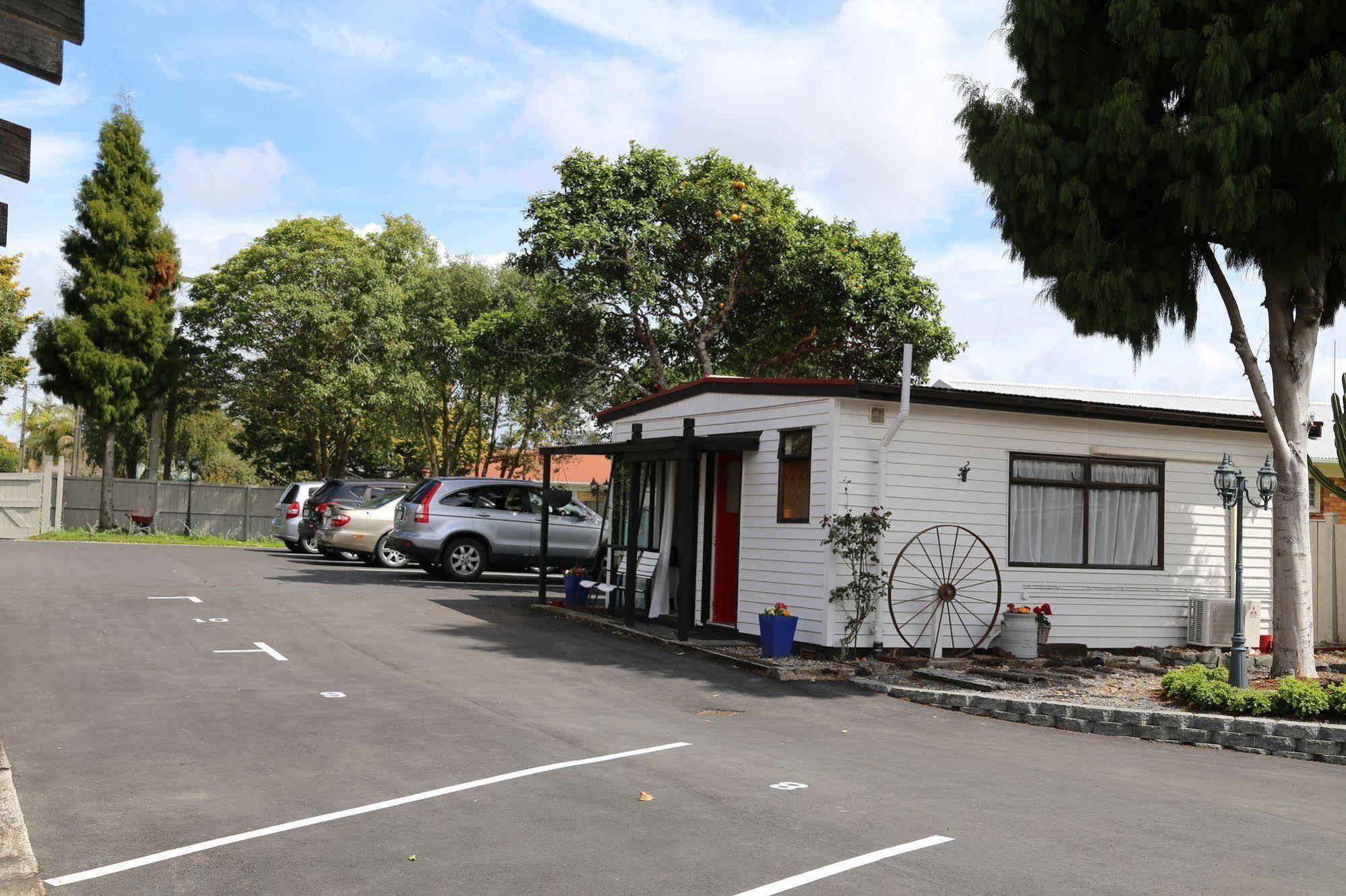 Papakura Motor Lodge & Motel ภายนอก รูปภาพ