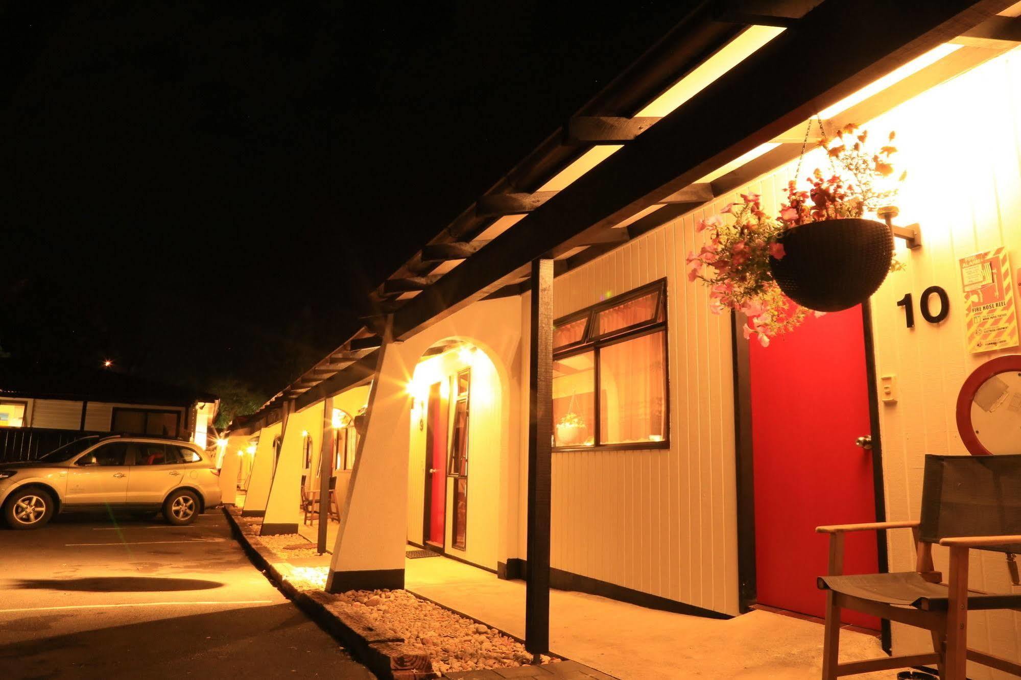 Papakura Motor Lodge & Motel ภายนอก รูปภาพ