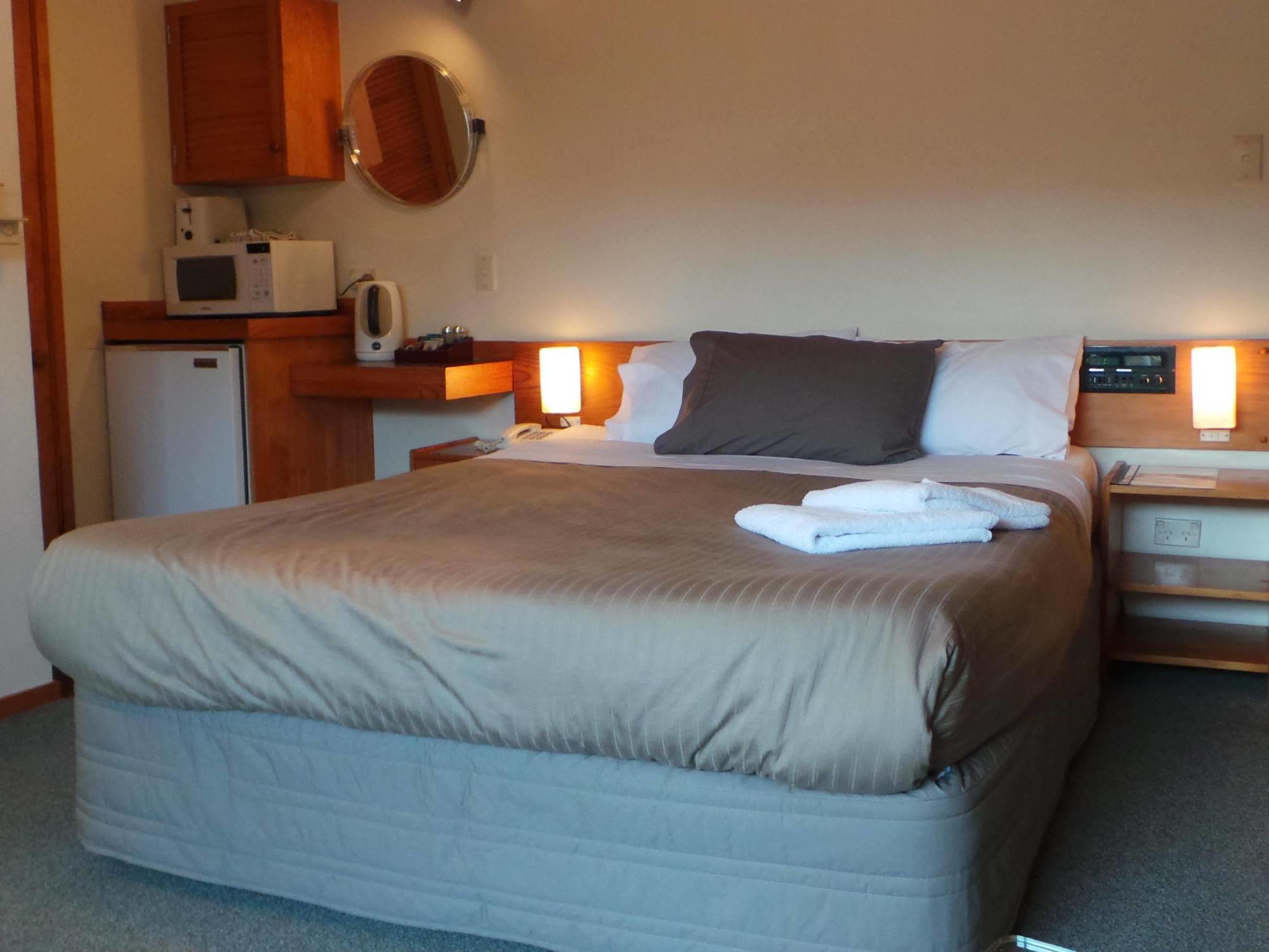 Papakura Motor Lodge & Motel ภายนอก รูปภาพ