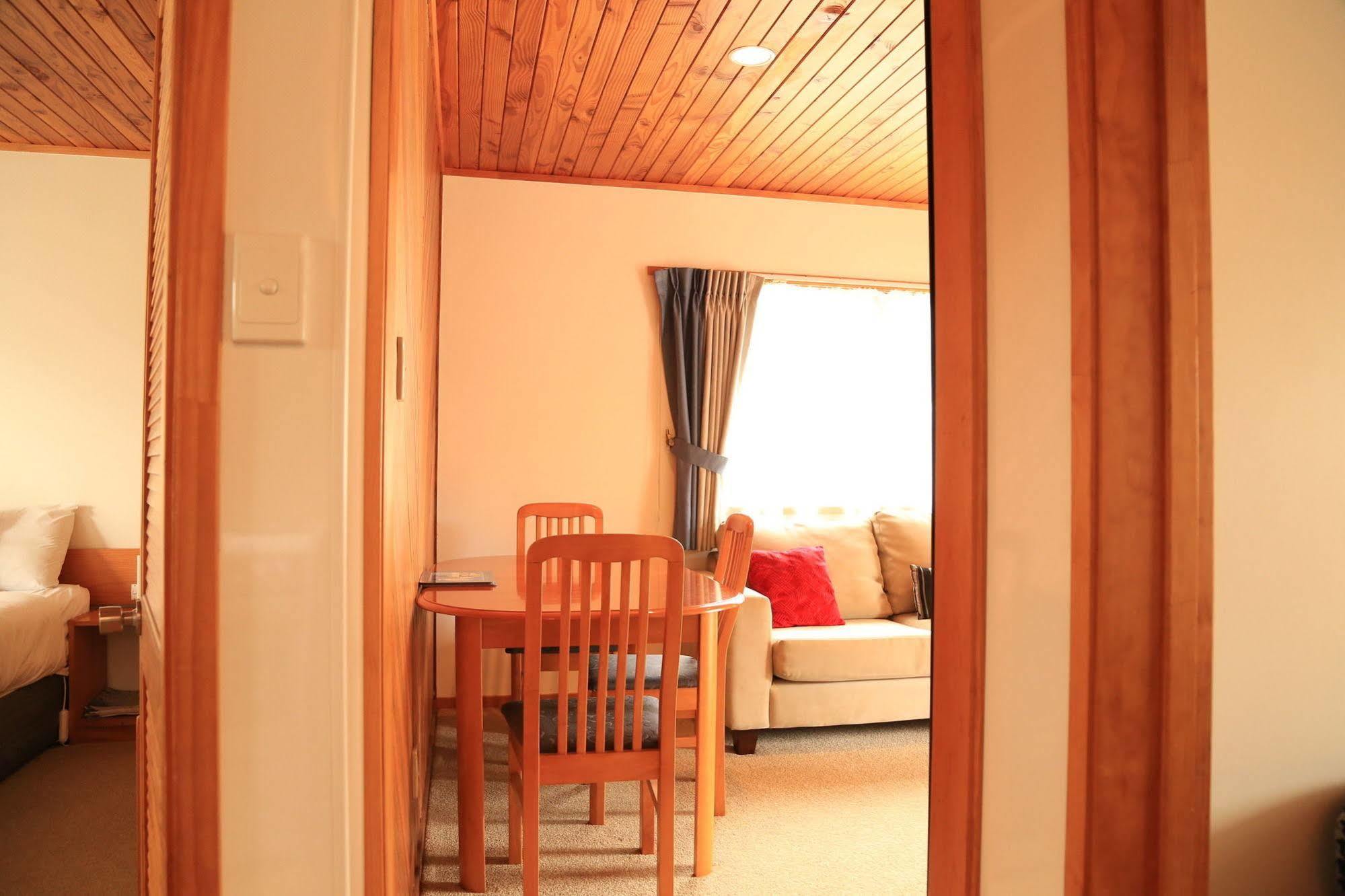 Papakura Motor Lodge & Motel ภายนอก รูปภาพ