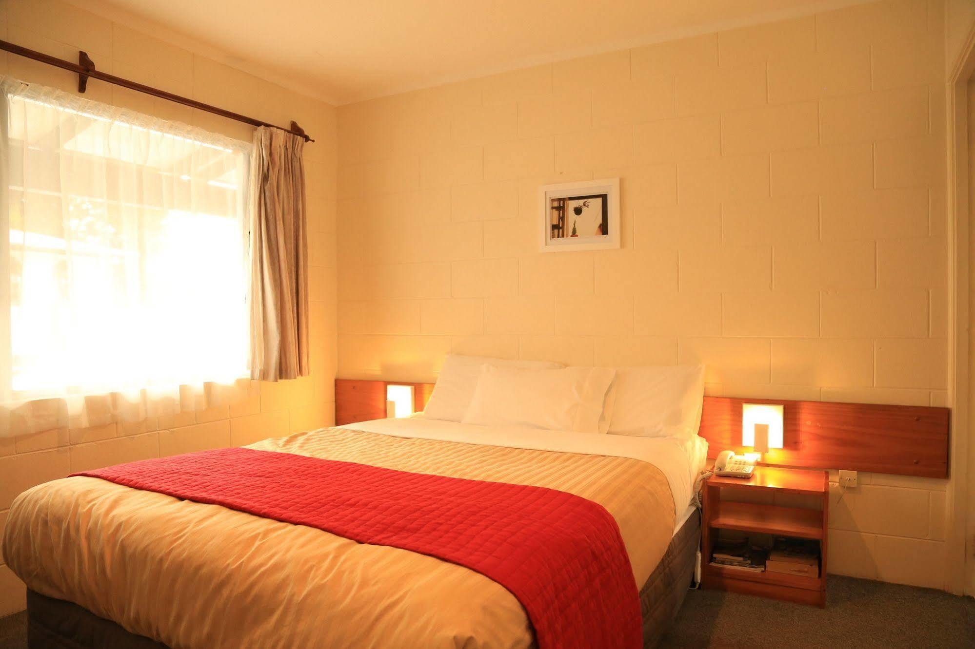 Papakura Motor Lodge & Motel ภายนอก รูปภาพ