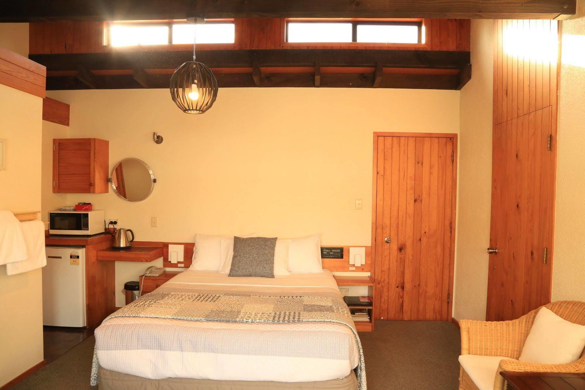 Papakura Motor Lodge & Motel ภายนอก รูปภาพ